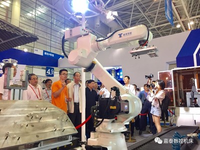 福建省委書記在第十五屆6·18期間考察云計算裝備技術服務創新項目